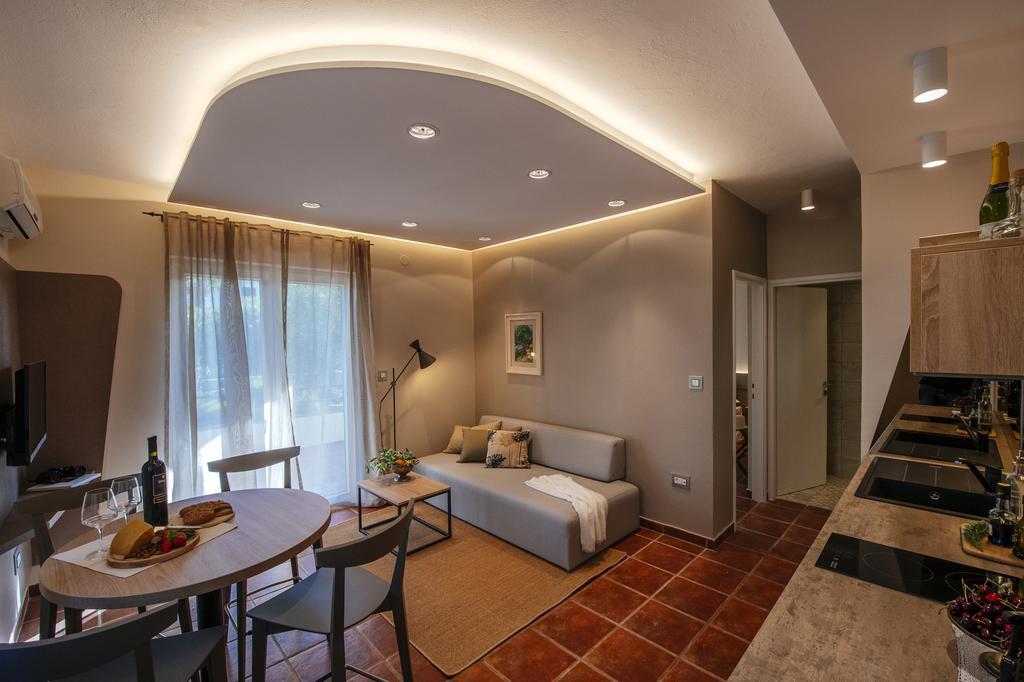Villa Mirakul Sukosan Bilik gambar